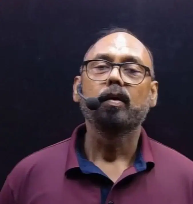 Dr. Shankar Thakur, Director of Thakur British Academy, teaching